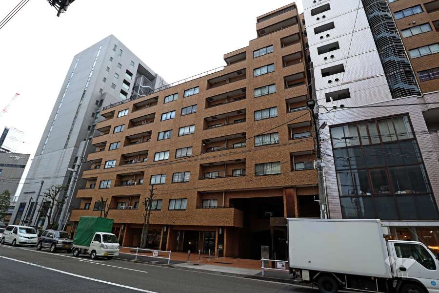 ドミール南青山の外観（北西側から）