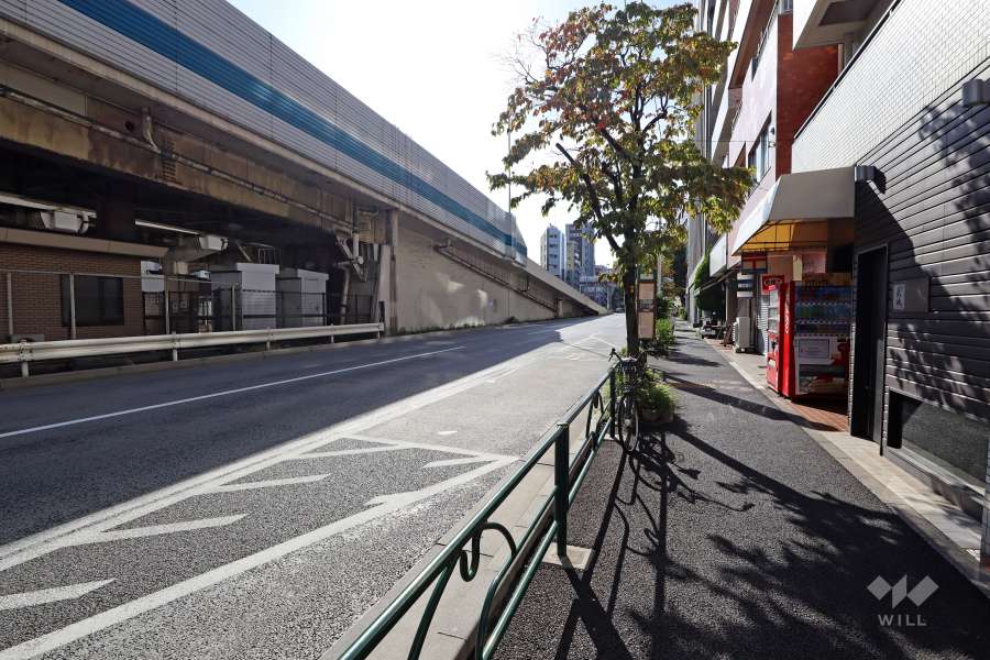 敷地南側の前面道路