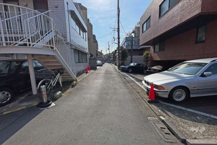 敷地北東側の前面道路