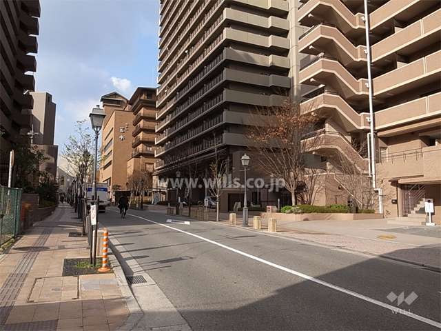 敷地の南西側は観光プロムナードに面しています。