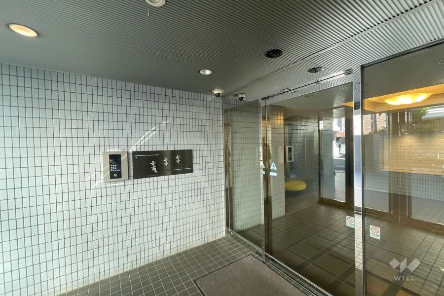 エントランスはオートロック付きです。