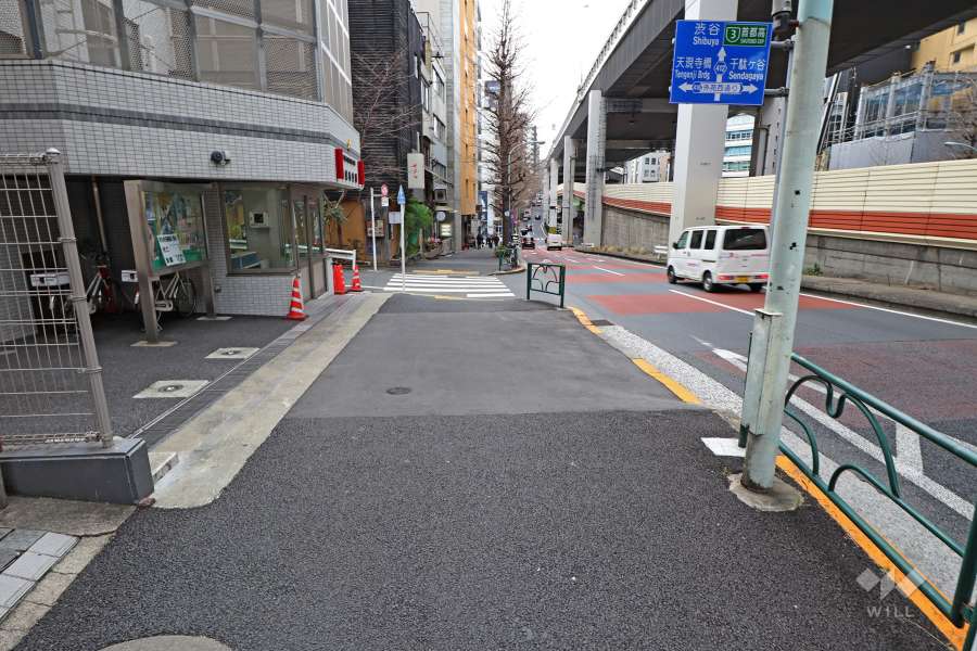 敷地北側の前面道路（北東側から）