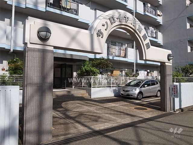 アーチの付いた敷地入口