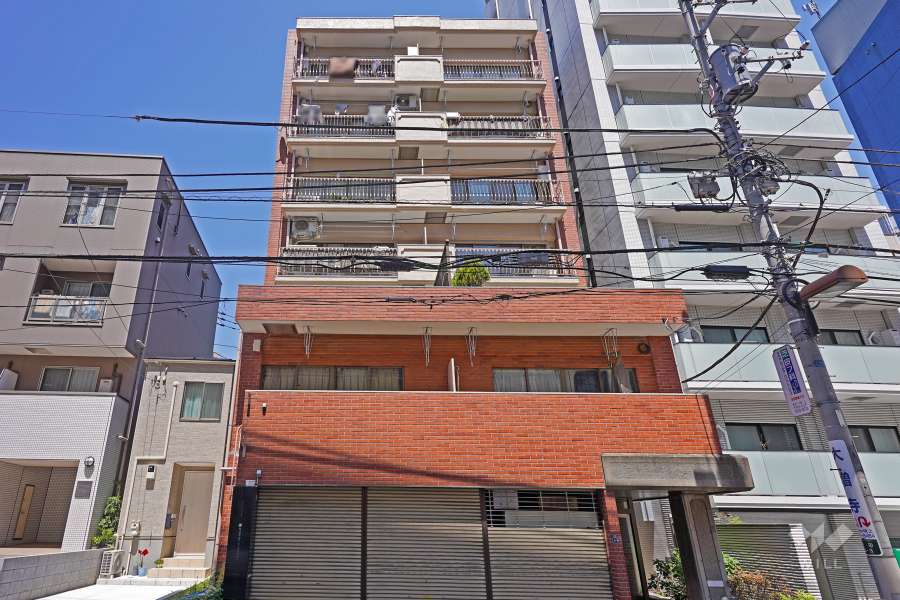 クイーンハイツ三田の外観（南東側から）