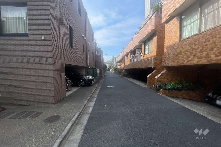 敷地南側の前面道路