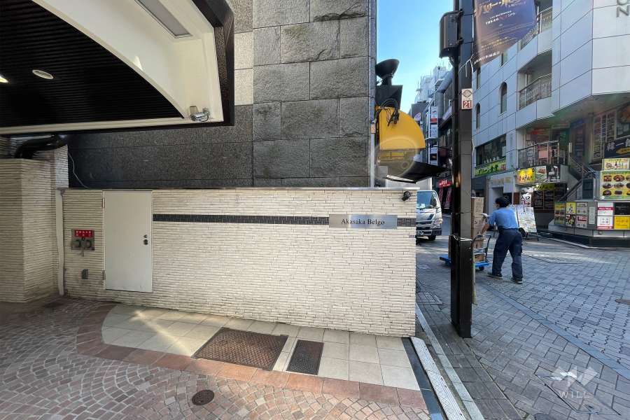 エントランスの銘板