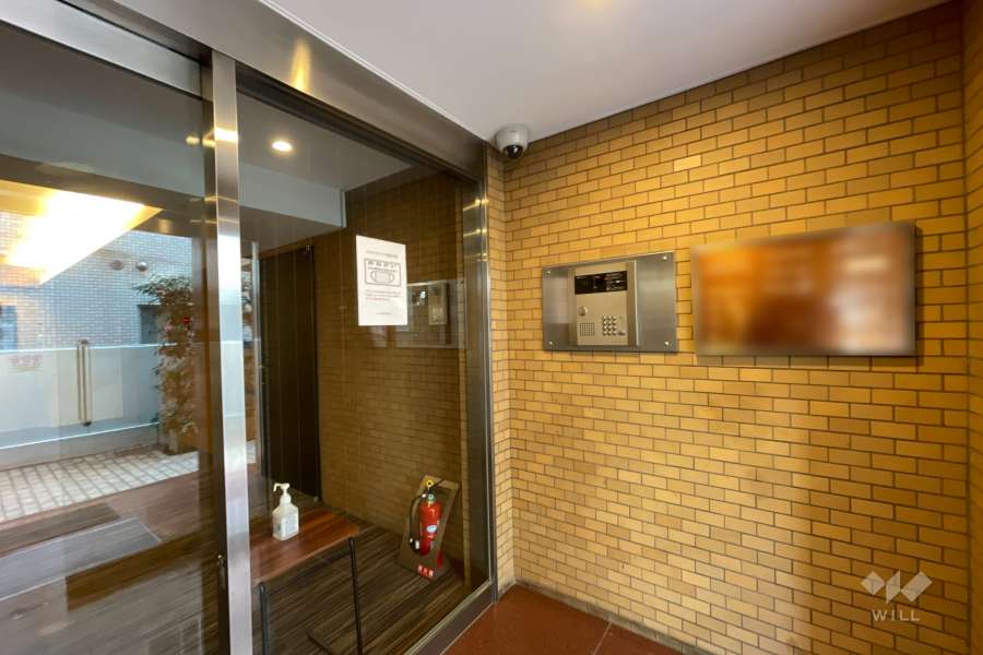 エントランスはオートロック付きです。