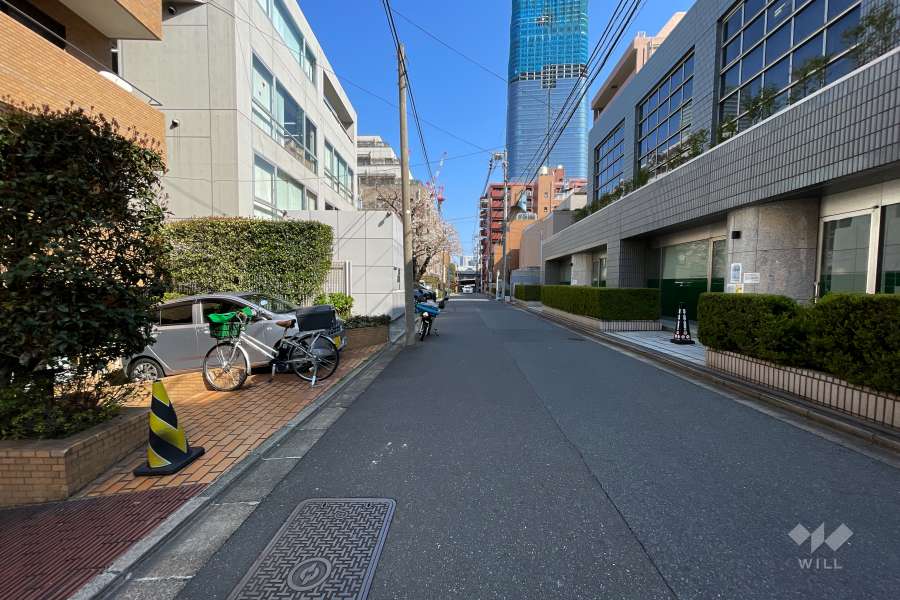 敷地南側の前面道路