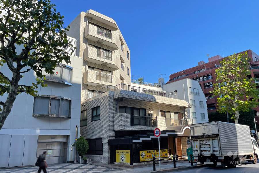 エクレール乃木坂の外観（南西側から）