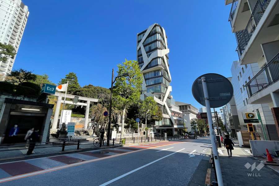 周辺は住宅の他、店舗や公園、事務所などが混在する街です。