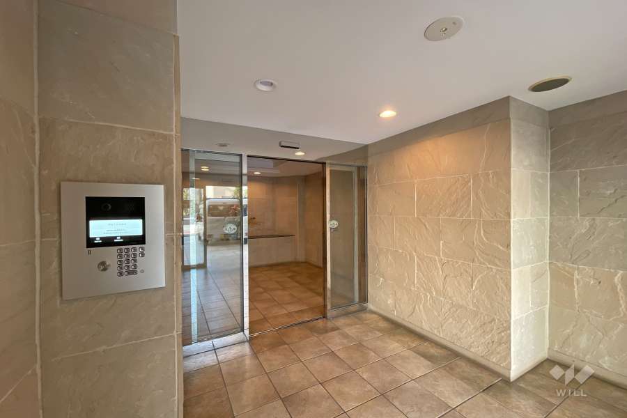 エントランスはオートロック付きです。