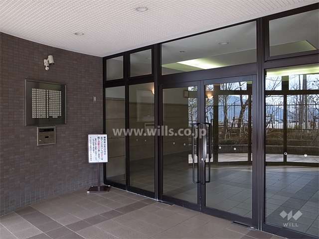 エントランスはオートロック付きです。