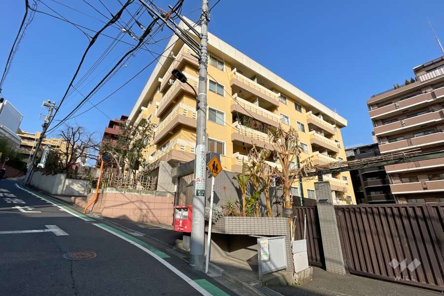 新坂マンションの外観（南東側から）