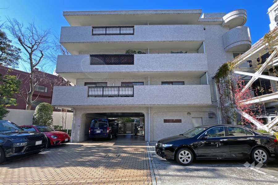 サンビューハイツ南青山の外観（北東側から）