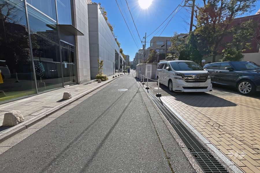 敷地北東側前面道路