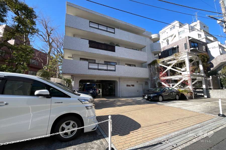 サンビューハイツ南青山の外観（東側から）