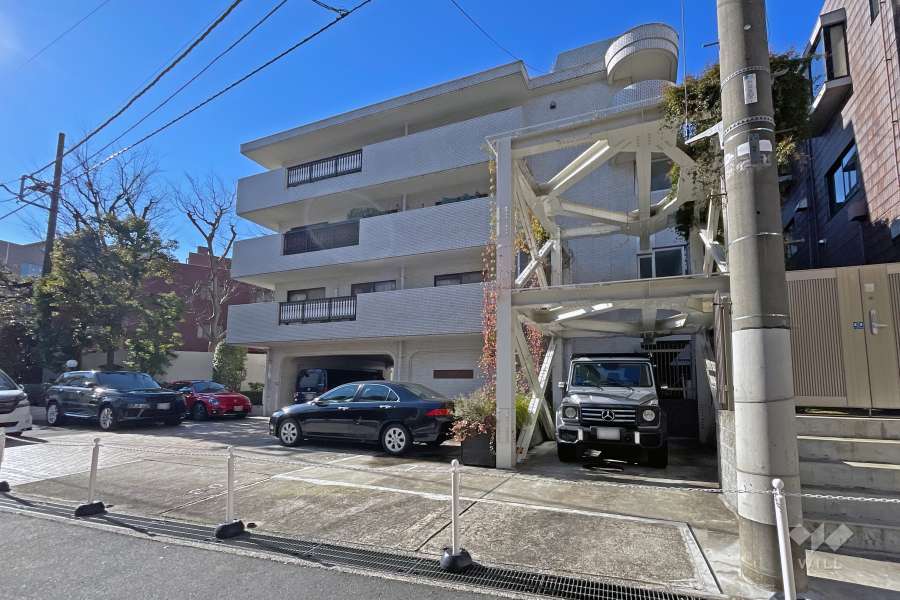 サンビューハイツ南青山の外観（北側から）