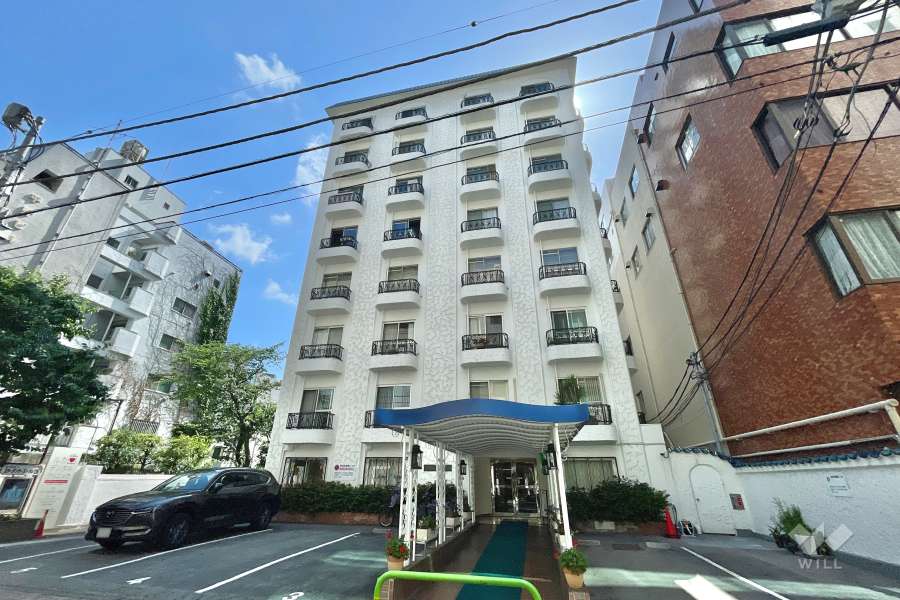 秀和南青山レジデンスの外観（北東側から）