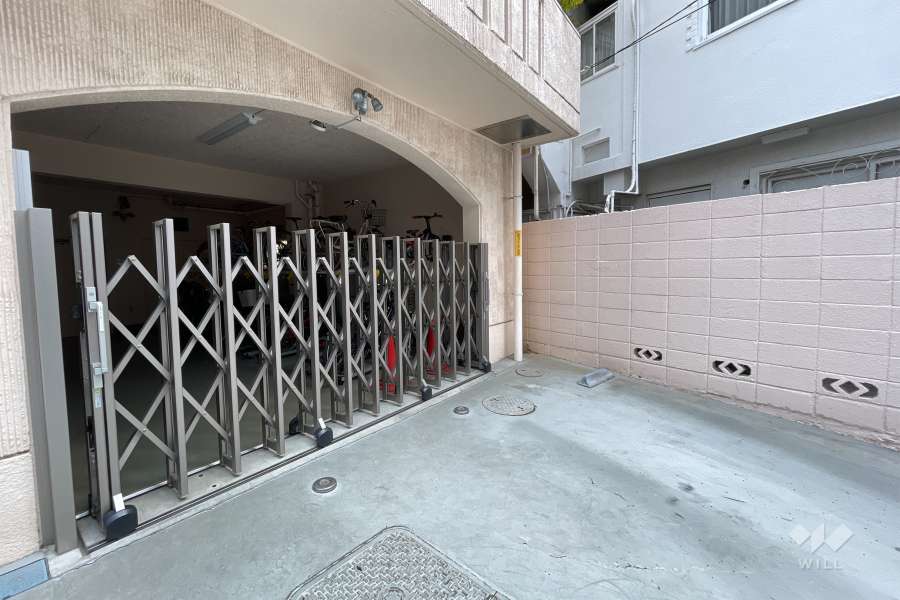 敷地内駐車場と駐輪場