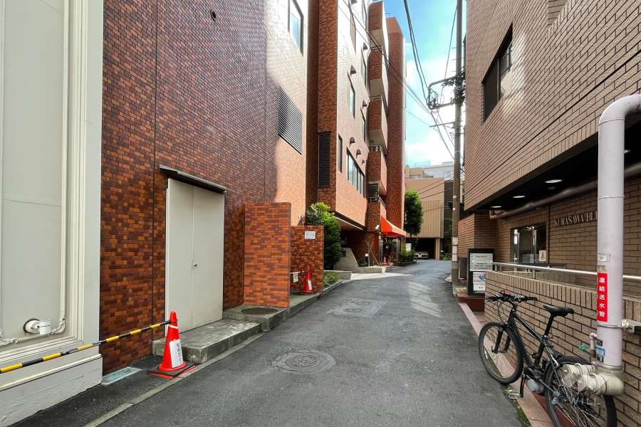 敷地北西側前面道路（北東側から）