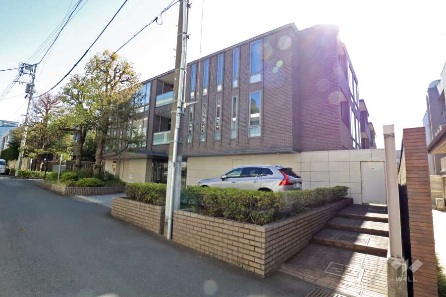 グランブルー高輪アドニスの外観(北西側から)