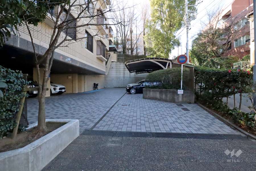 敷地内駐車場（屋外平面式・屋内平面式）　