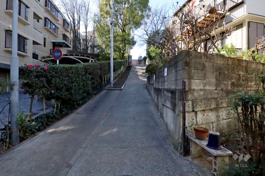 敷地北側の前面道路　