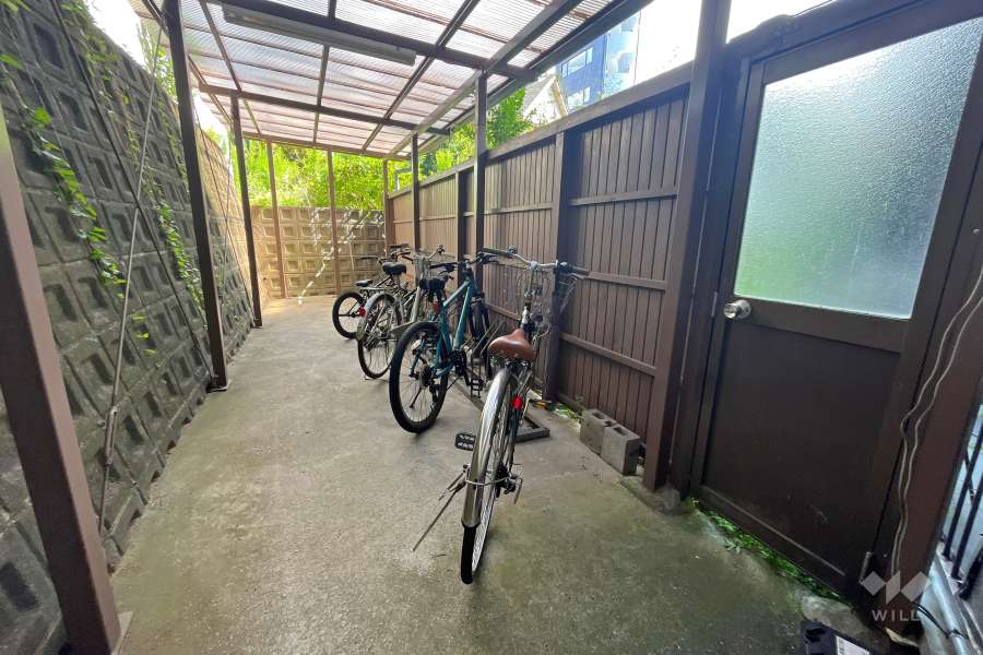 駐輪場（屋根付き）