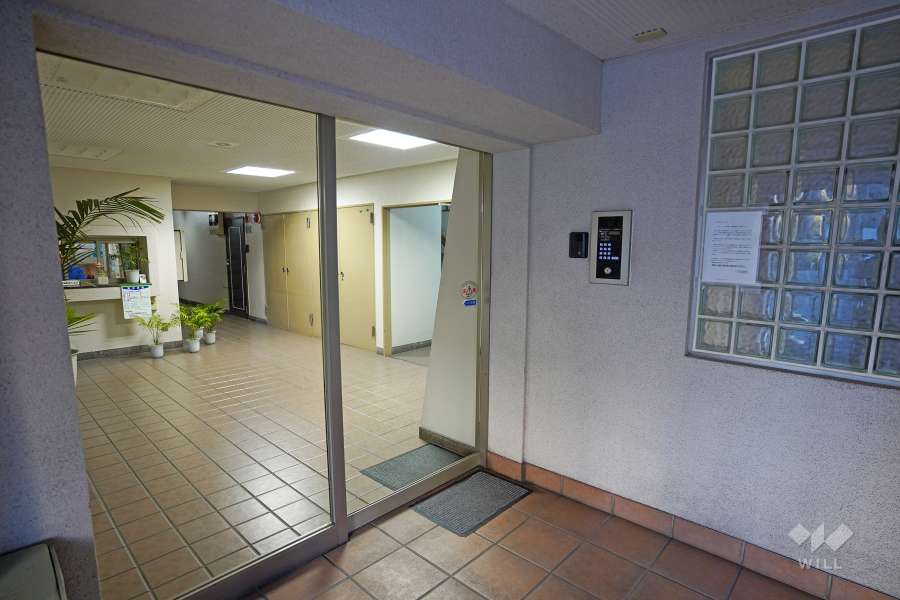 エントランスはオートロック付きです。オートロック