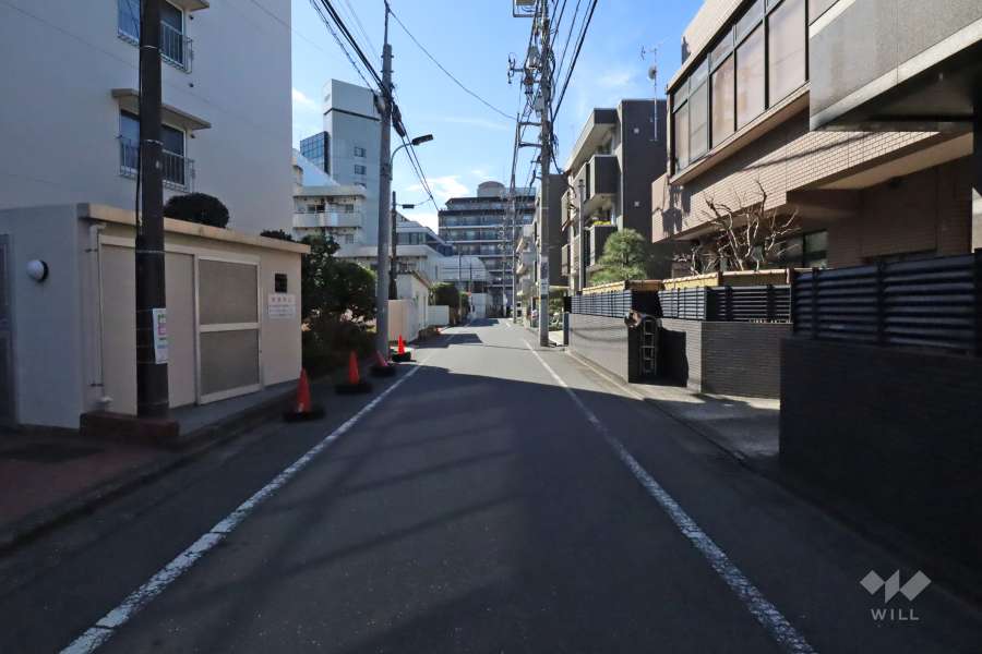 敷地北側の前面道路(東側から)