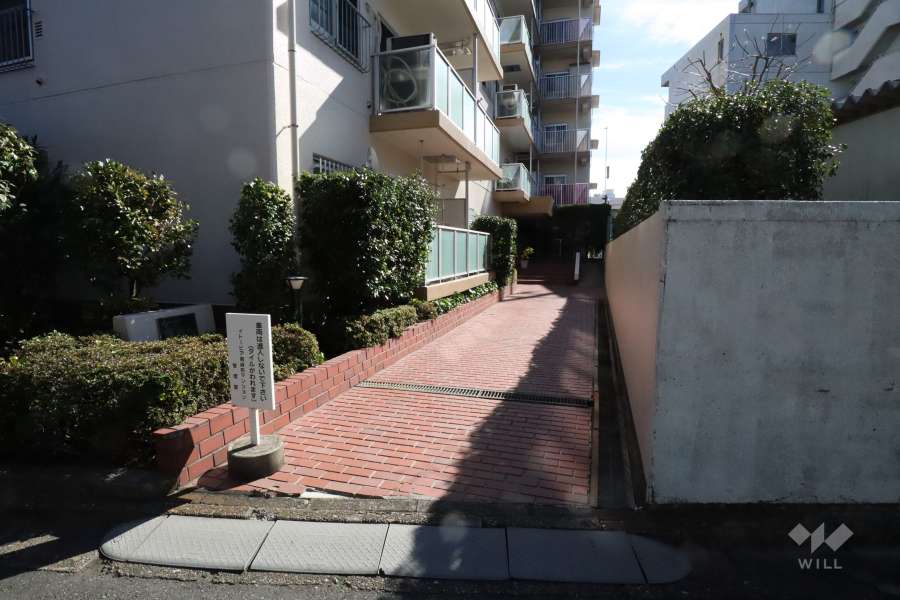 エントランスアプローチ（北側）