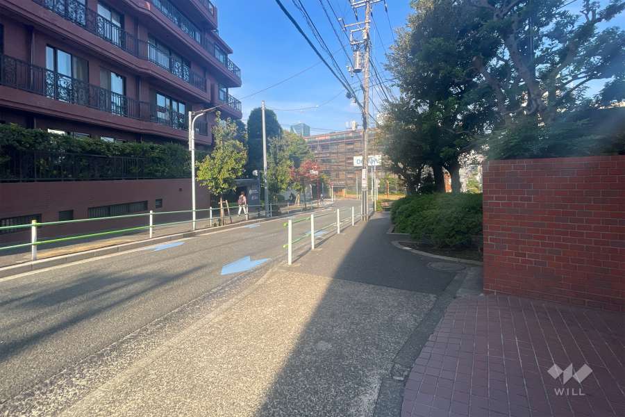 敷地北西側の前面道路