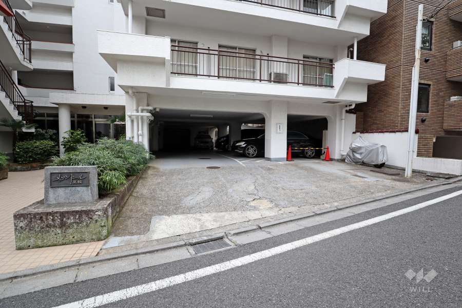 駐車場の出入り口