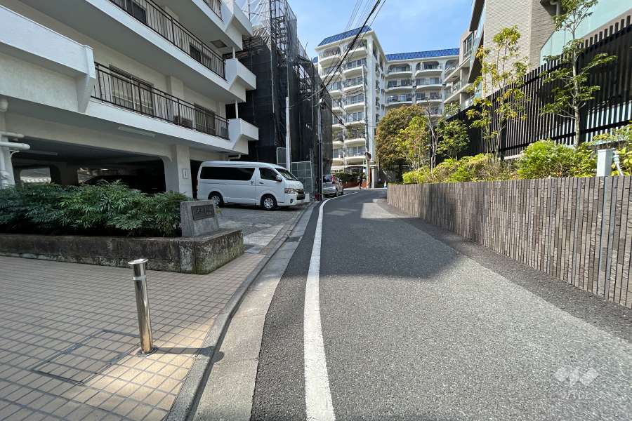 敷地北西側の前面道路