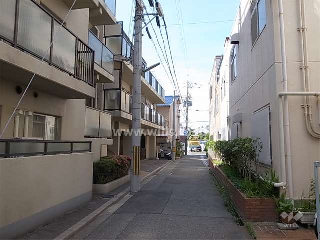 敷地東側の前面道路