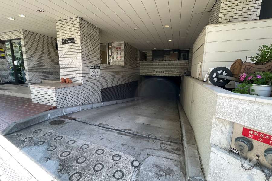 駐車場の出入り口