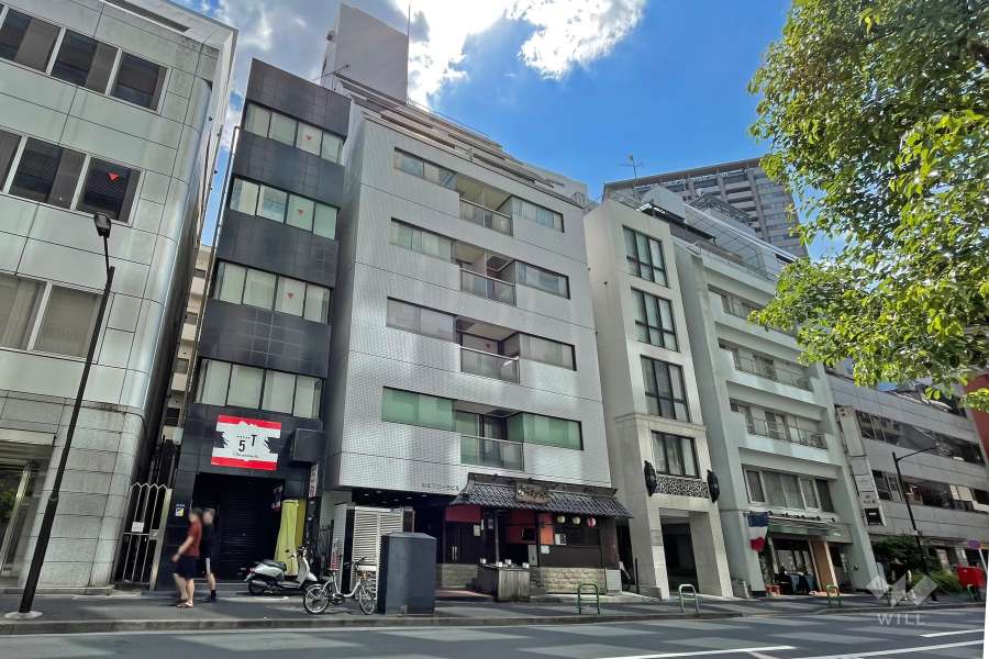 赤坂フローラビルの外観（南東側から）