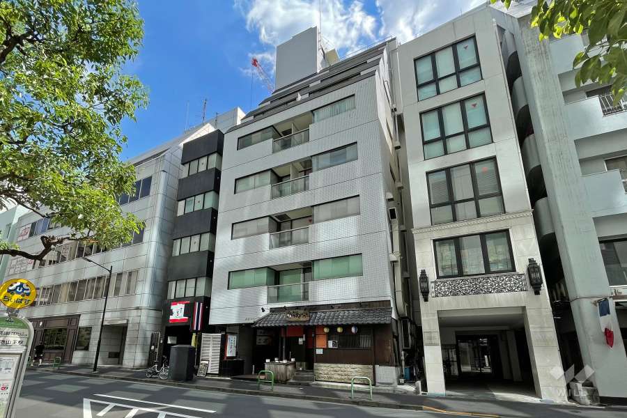 赤坂フローラビルの外観（北東側から）