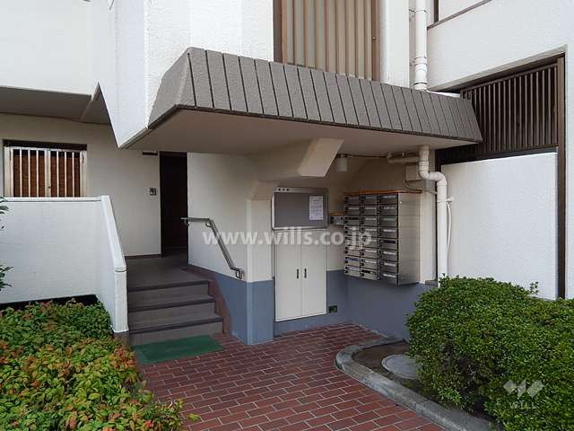 住戸入口（共用ポスト）