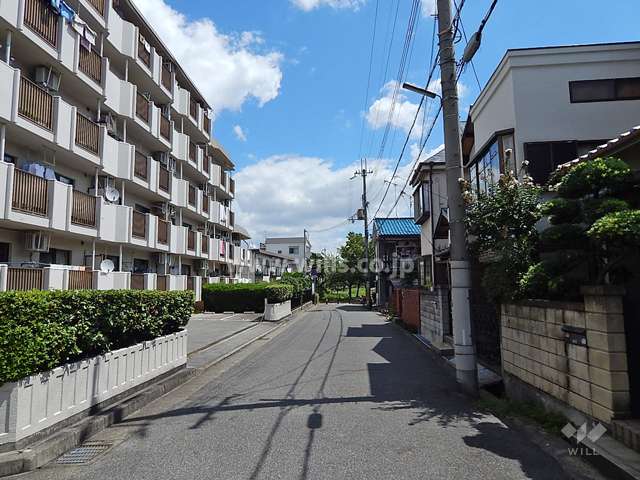 敷地南側の前面道路