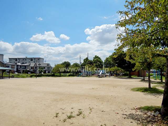 敷地の南東側にある『東富松北公園』
