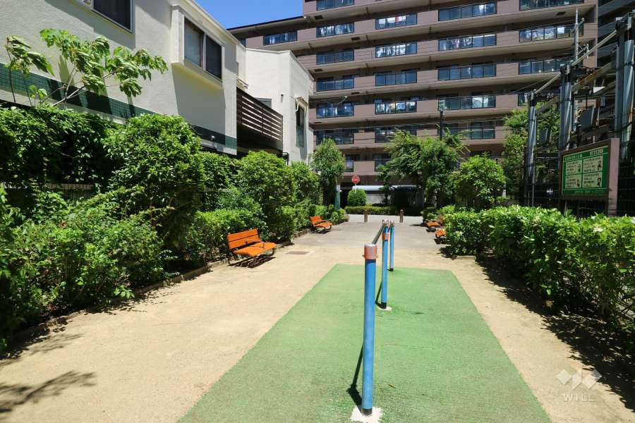 エントランス前に『生瀬東武庫川公園』があります。