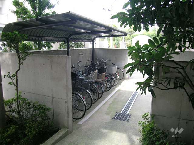 自転車とバイクの置場