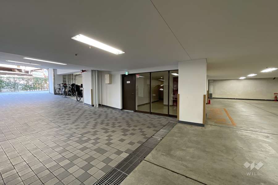 地下駐車場内