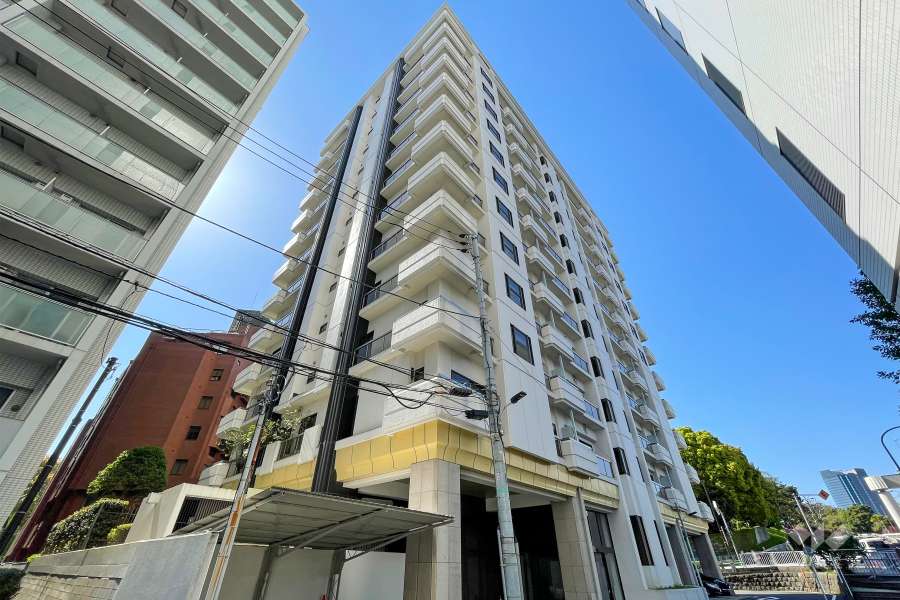 元赤坂タワーズの外観(南東側から)