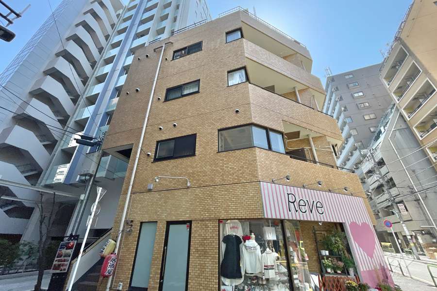 ライオンズマンション麻布コートの外観（北西側から）