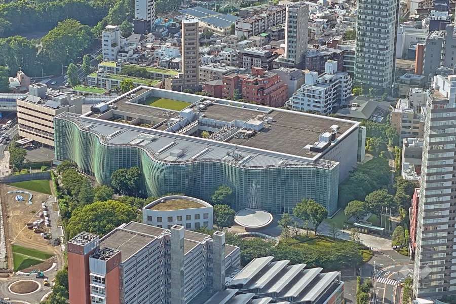 周辺は住宅の他、店舗や公園、事務所などが混在する街です。