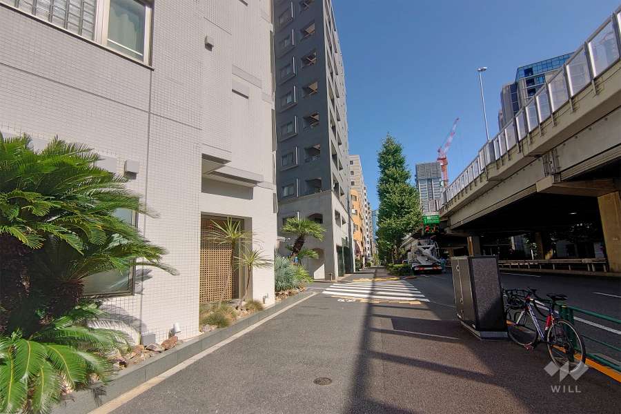 敷地南側の前面道路