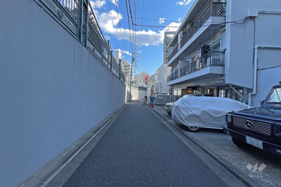 敷地東側の前面道路