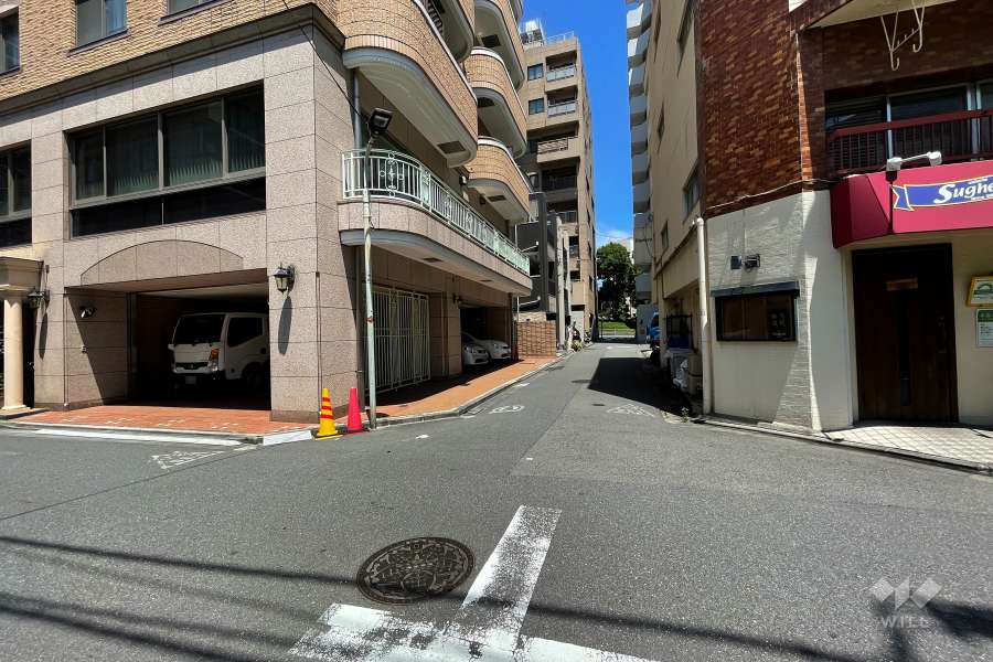敷地北西側の前面道路